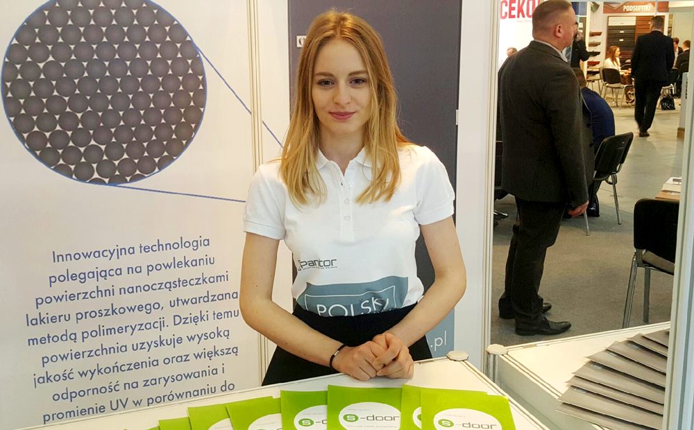 Hostessa na Targach Grupy PSB