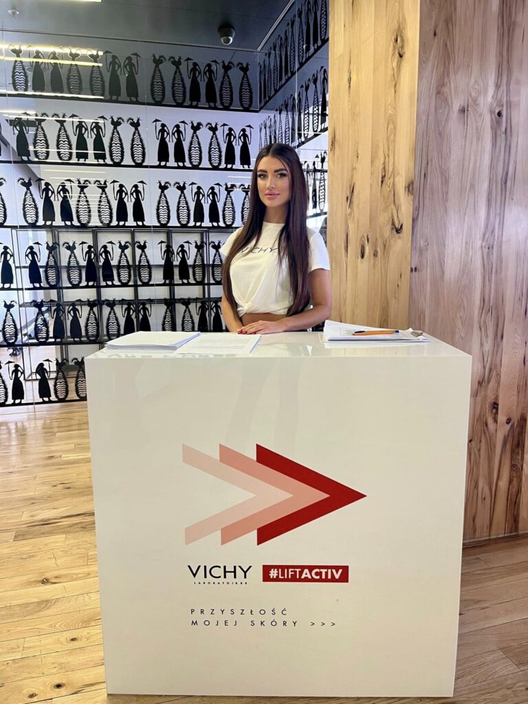 Hostessy w świecie kosmetyków - Premiera Vichy w Warszawie