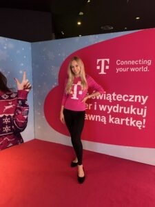 Wirtualna Przymierzalnia z Hostessami DNA