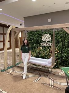 Hostessa agencji hostess DNA na spotkaniu cyklicznym Somersby w Warszawie