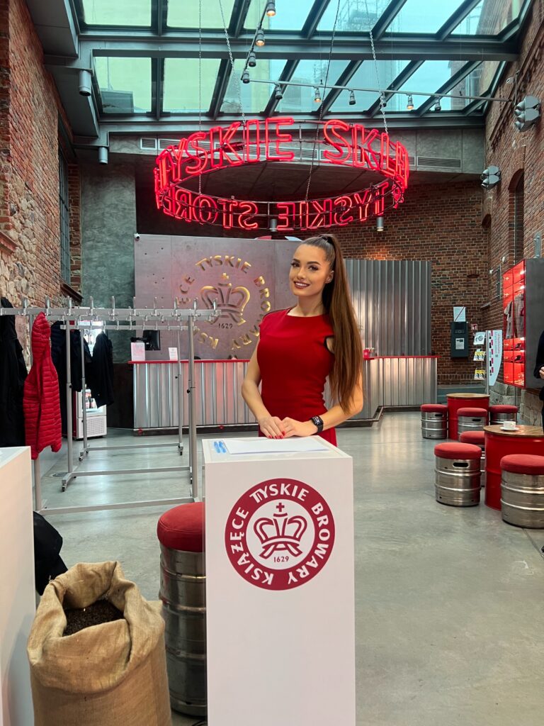 Profesjonalna obsługa hostess otwarcia muzeum w Tychach