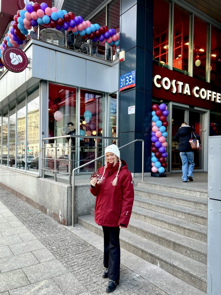 Wielkie otwarcie Costa Coffee w Warszawie ? hostessy DNA w akcji