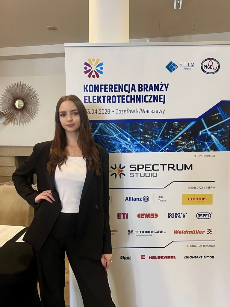 Hostessa DNA na Konferencji Branży Elektrotechnicznej pod Warszawą