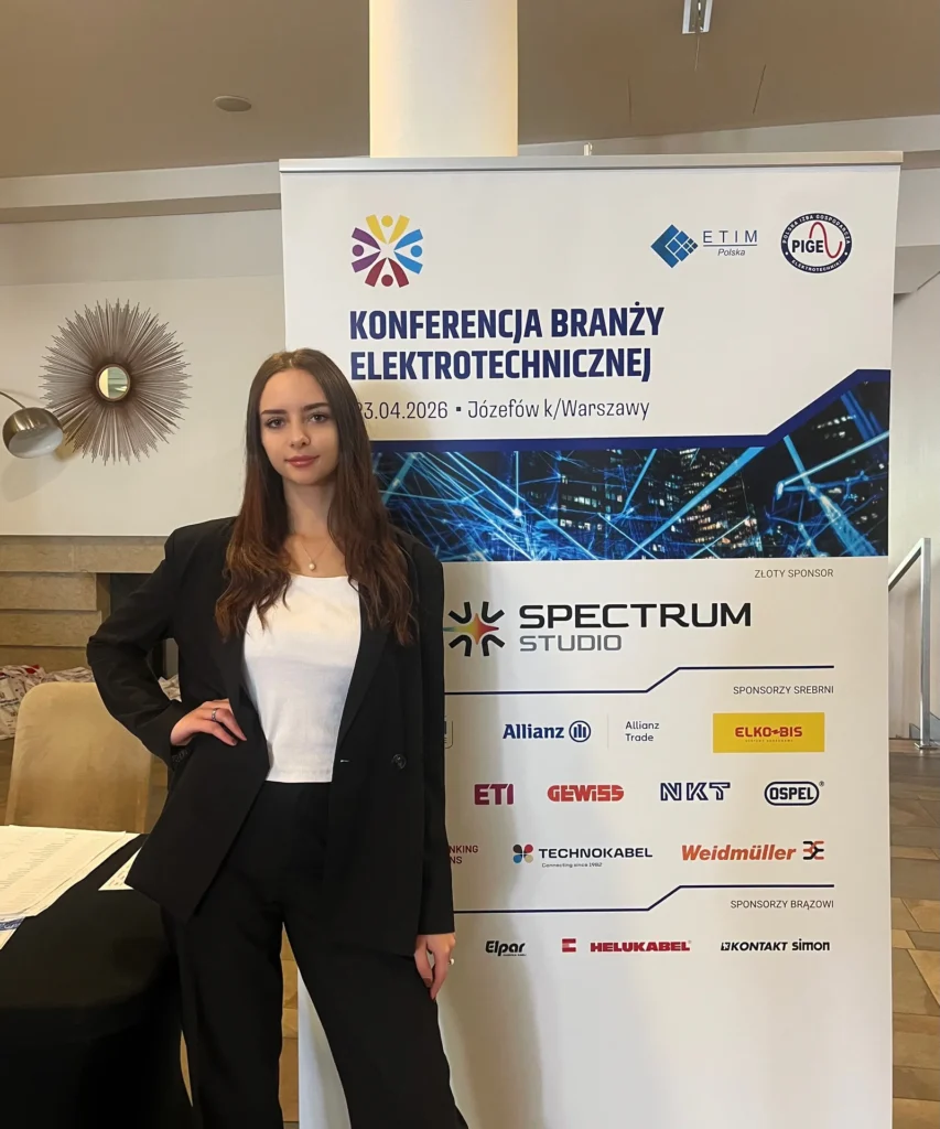 Hostessa DNA na Konferencji Branży Elektrotechnicznej pod Warszawą