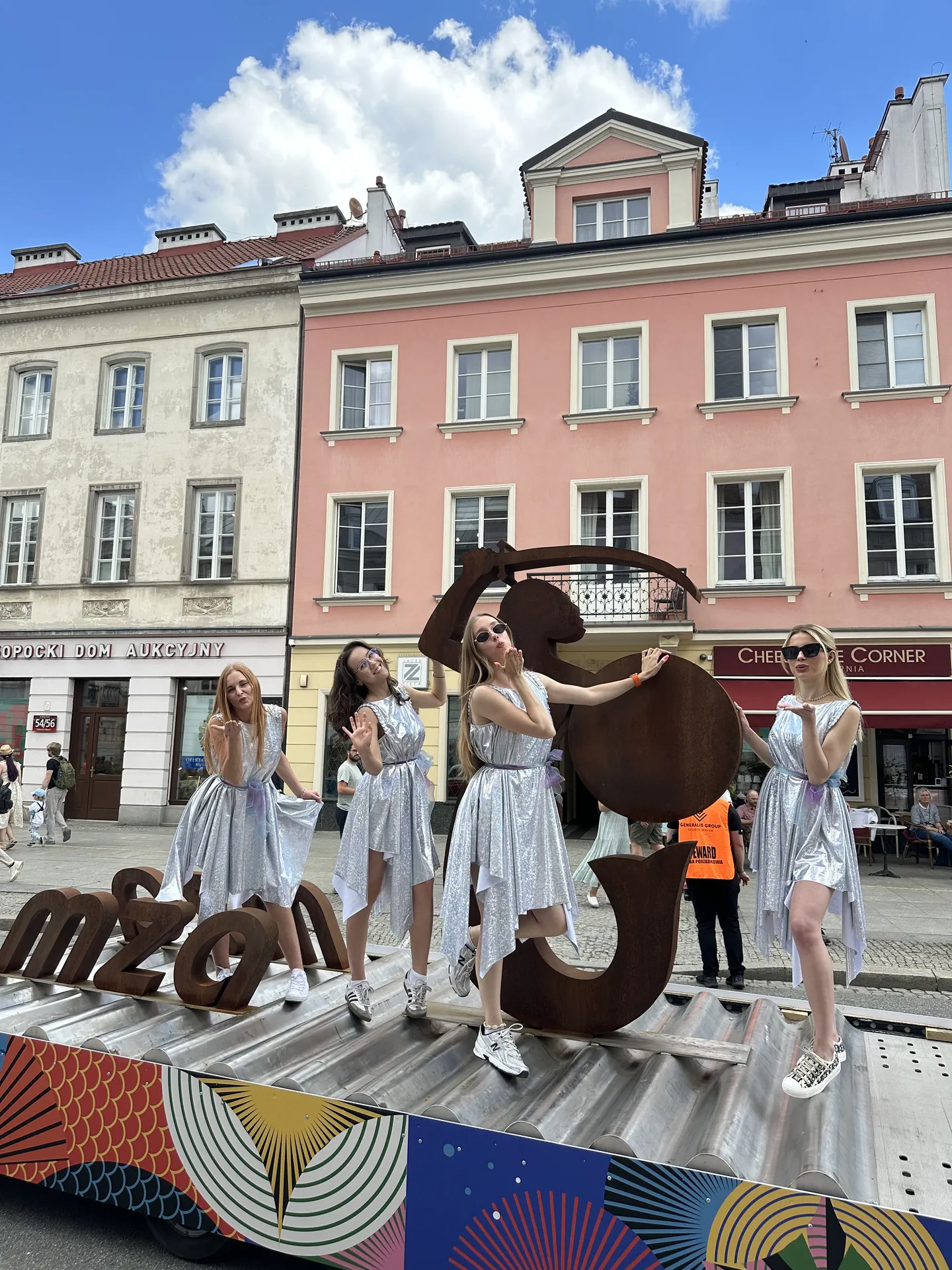 Hostessy na paradzie syrenki w Warszawie - DNA agencja hostess